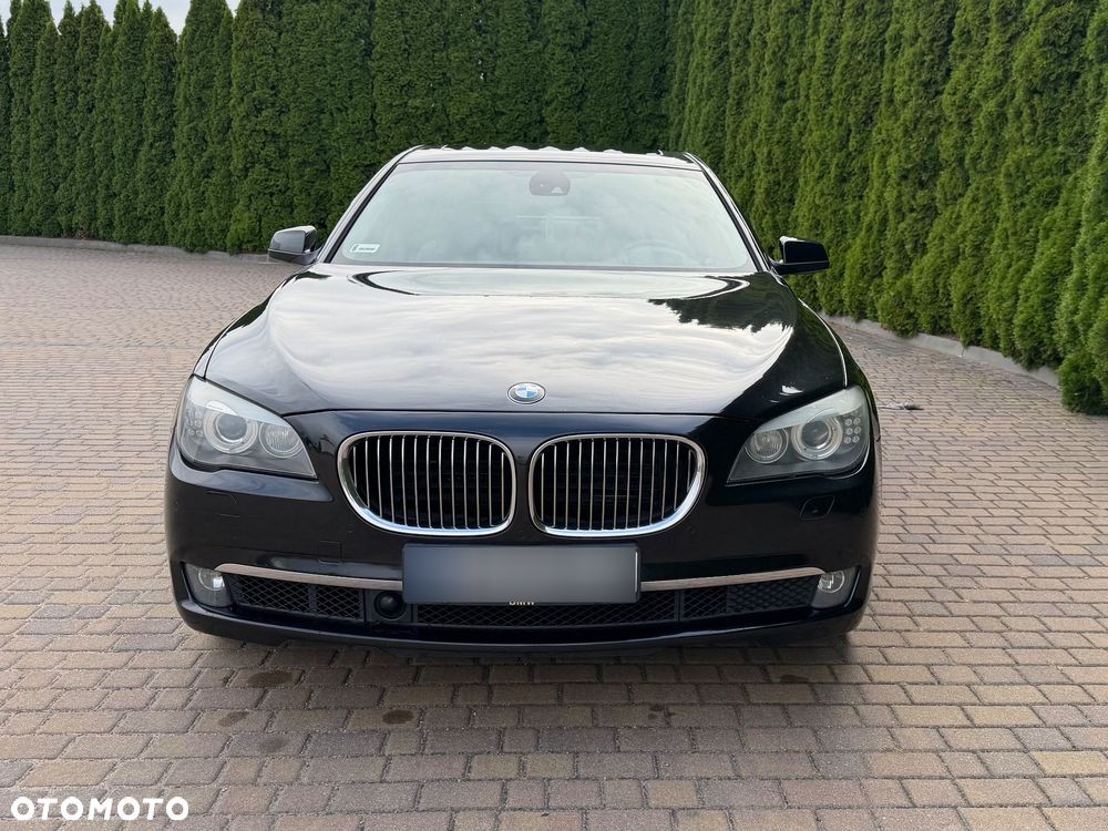 BMW Seria 7 750i - 5