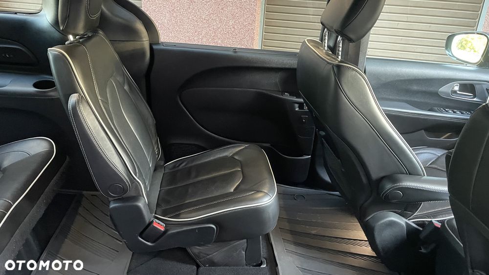 Chrysler Pacifica - 18