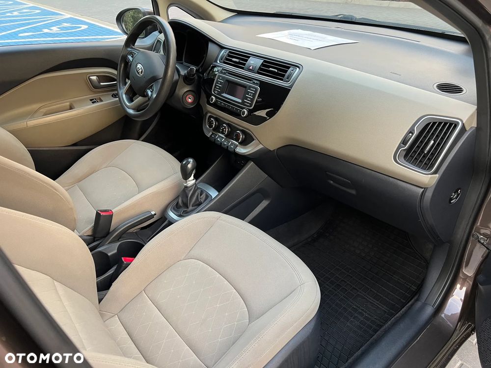 Kia Rio 1.4 M - 12