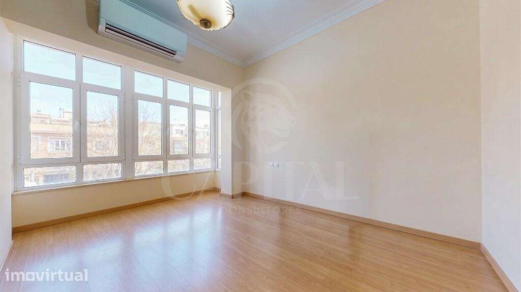 ESPAÇO RARO EXTERIOR | UM EXCELENTE T2 TODO REMODELADO NUMA DAS MELHOR - Grande imagem: 2/31