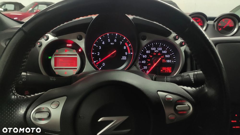 Nissan 370 Z - 17