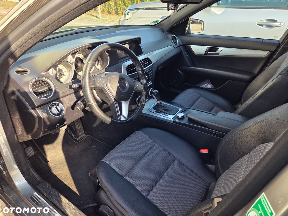 Mercedes-Benz Klasa C 200 CDI DPF (BlueEFFICIENCY) 7G-TRONIC Avantgarde - 7