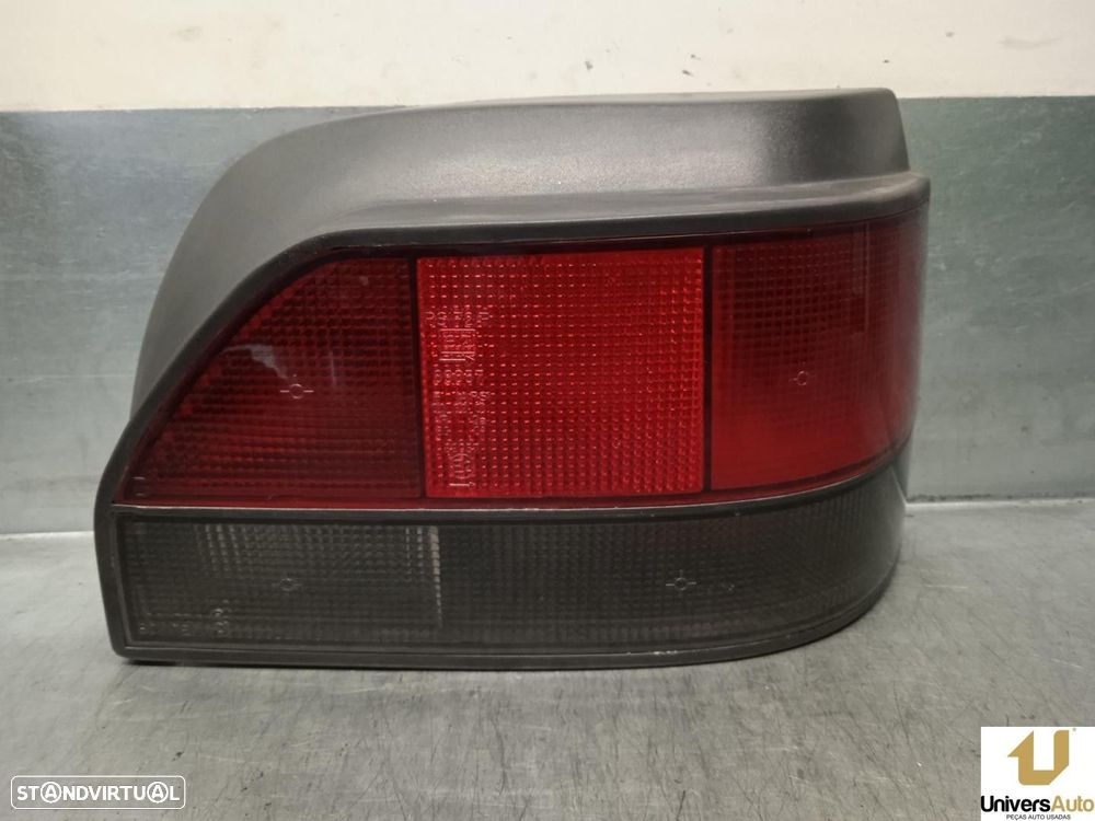 FAROLIM TRASEIRO DIREITO RENAULT CLIO II 1995 -7700827554 - 8