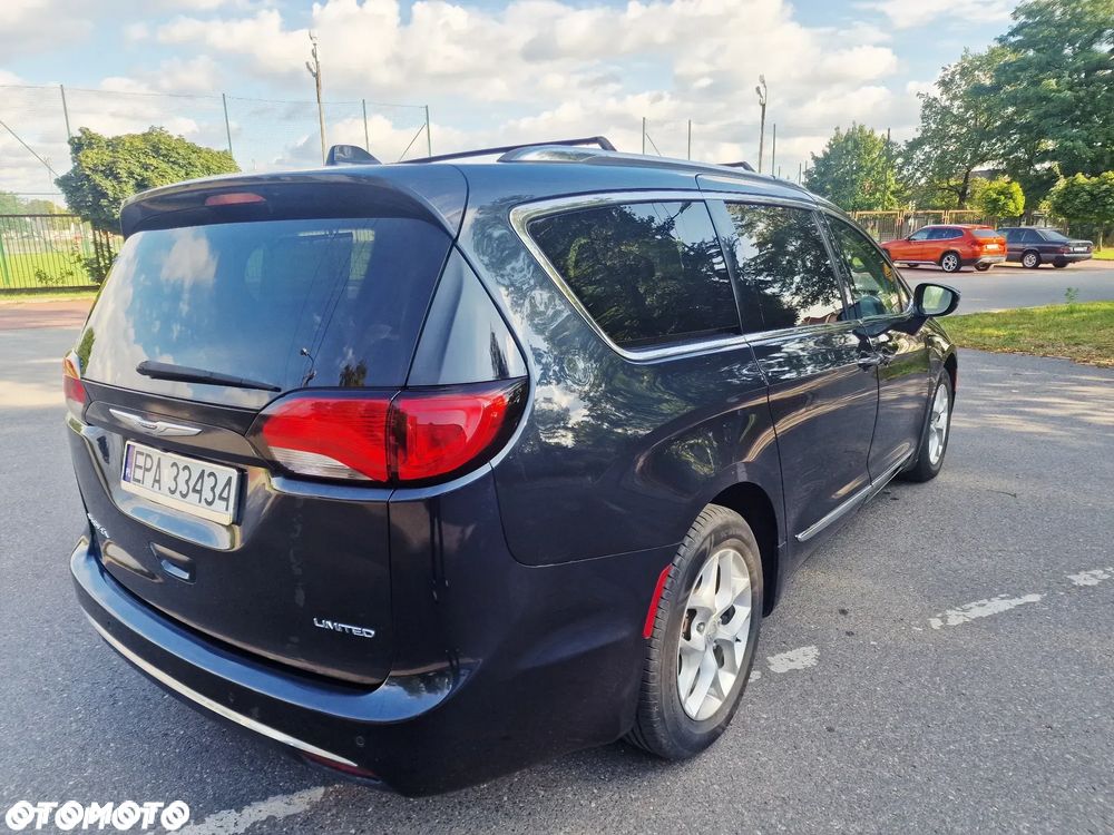 Chrysler Pacifica - 4
