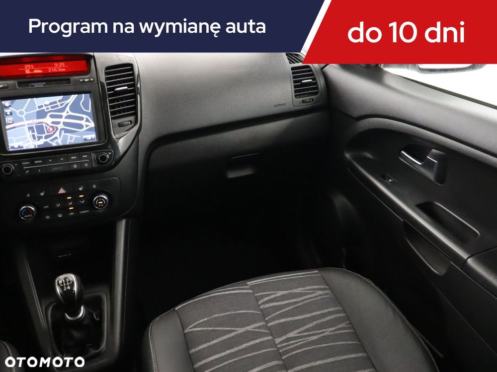 Kia Venga - 10