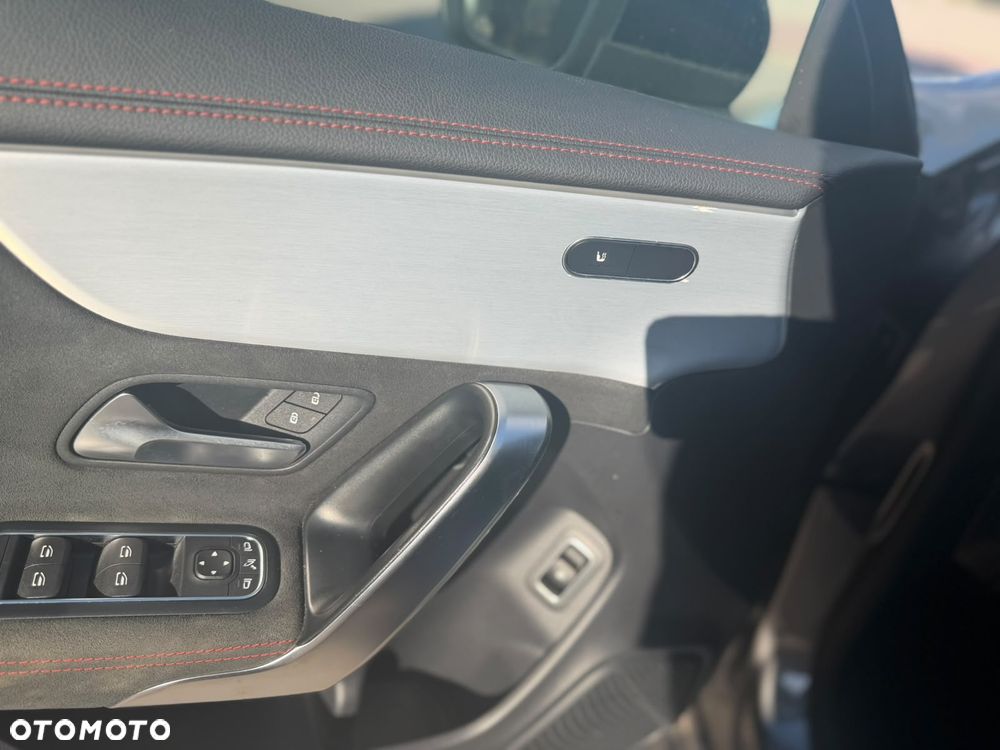 Mercedes-Benz CLA 250 e 8G-DCT AMG Line - 23