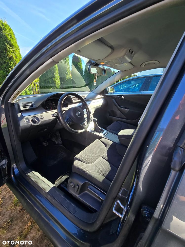 Volkswagen Passat 1.6 TDI DPF BlueMot Comfortline - 8