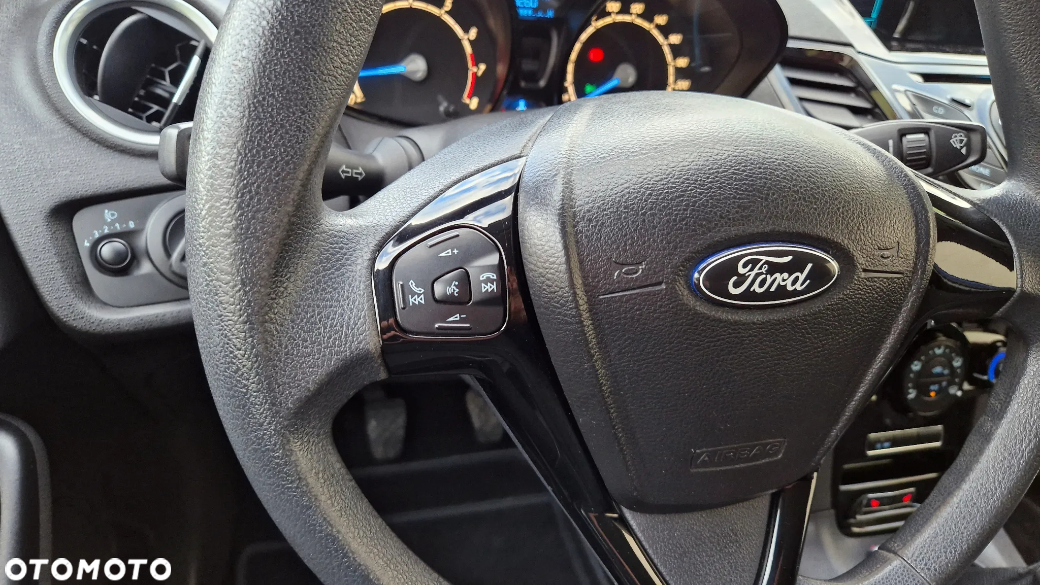Ford Fiesta 1.0 Champions Edition - 37