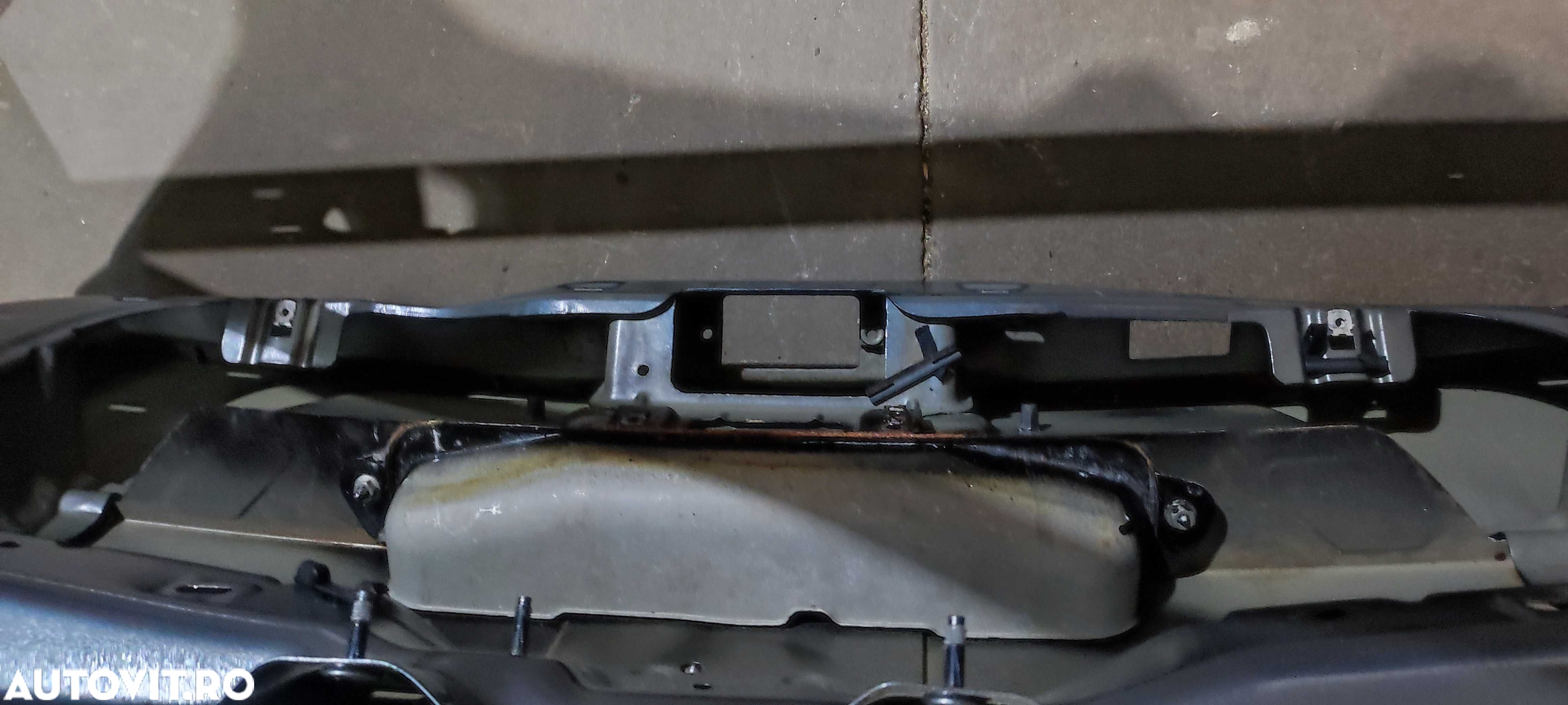 Haion volkswagen vw passat b6 3c 2005-2010 cu defect fara rugina - 5
