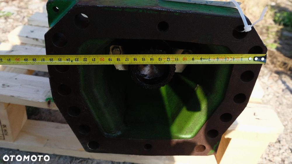 Wal napedowy podpora przystawka John Deere obudowa  L155156 modele 6120,6220,6230,6330,6510,6310, 6195R,6215R,1210R - 7