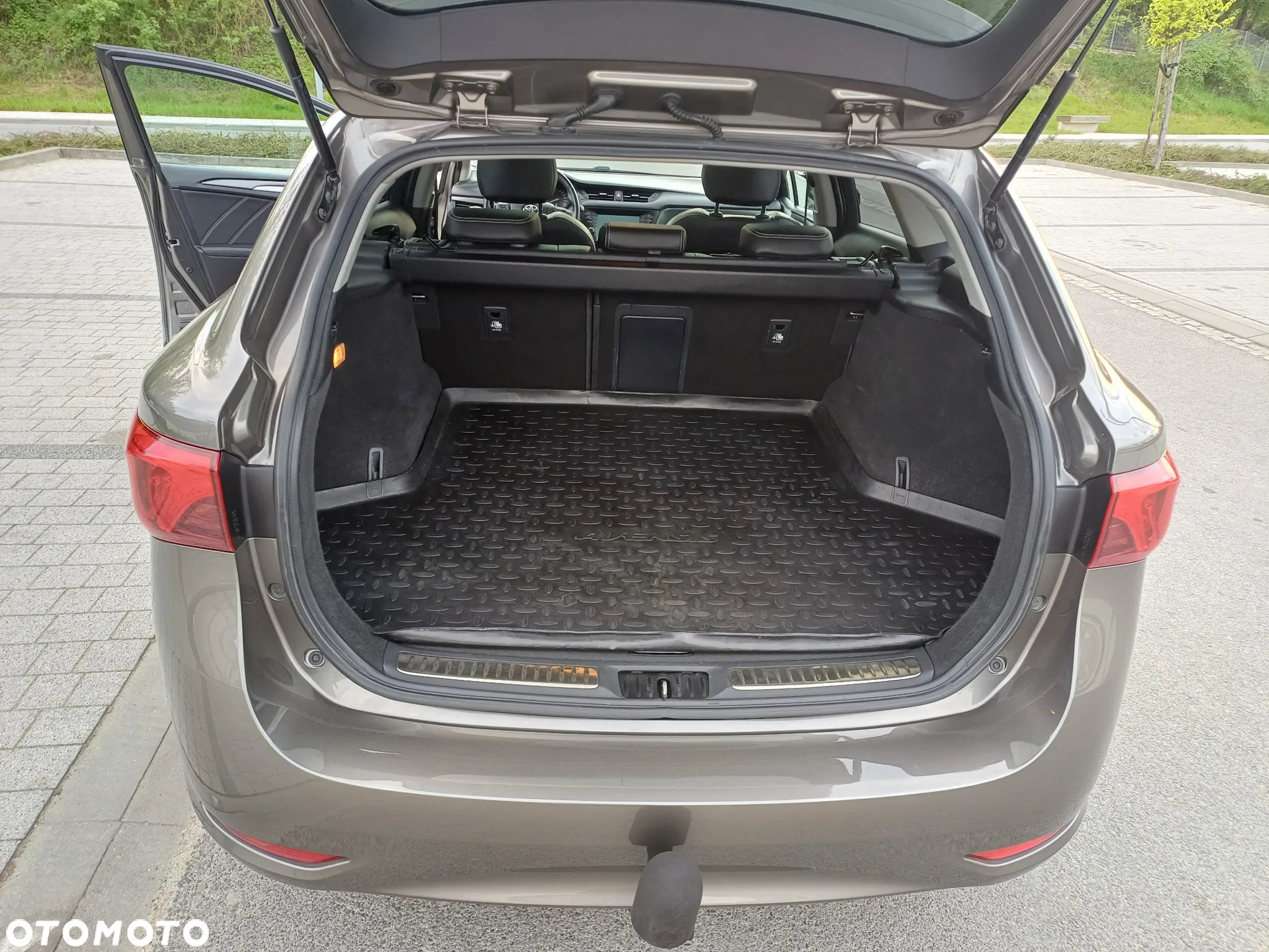 Toyota Avensis 1.8 Style MS - 13