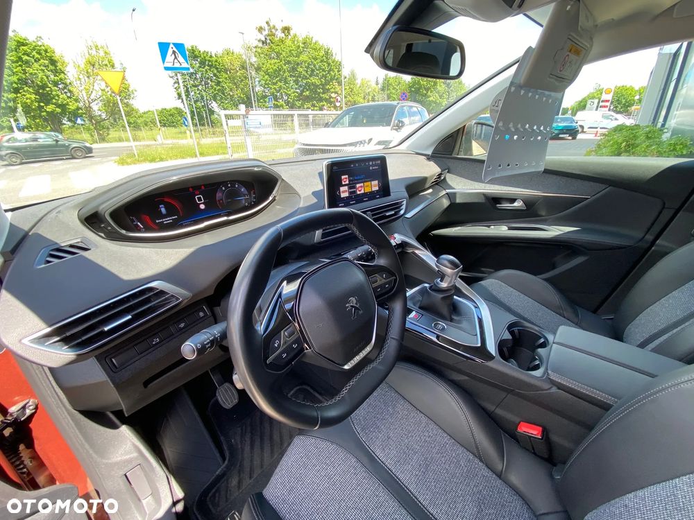 Peugeot 3008 1.2 PureTech GPF Allure S&S - 17