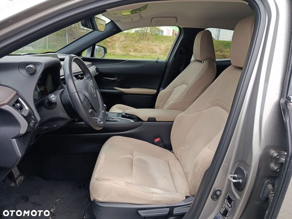 Lexus UX - 15