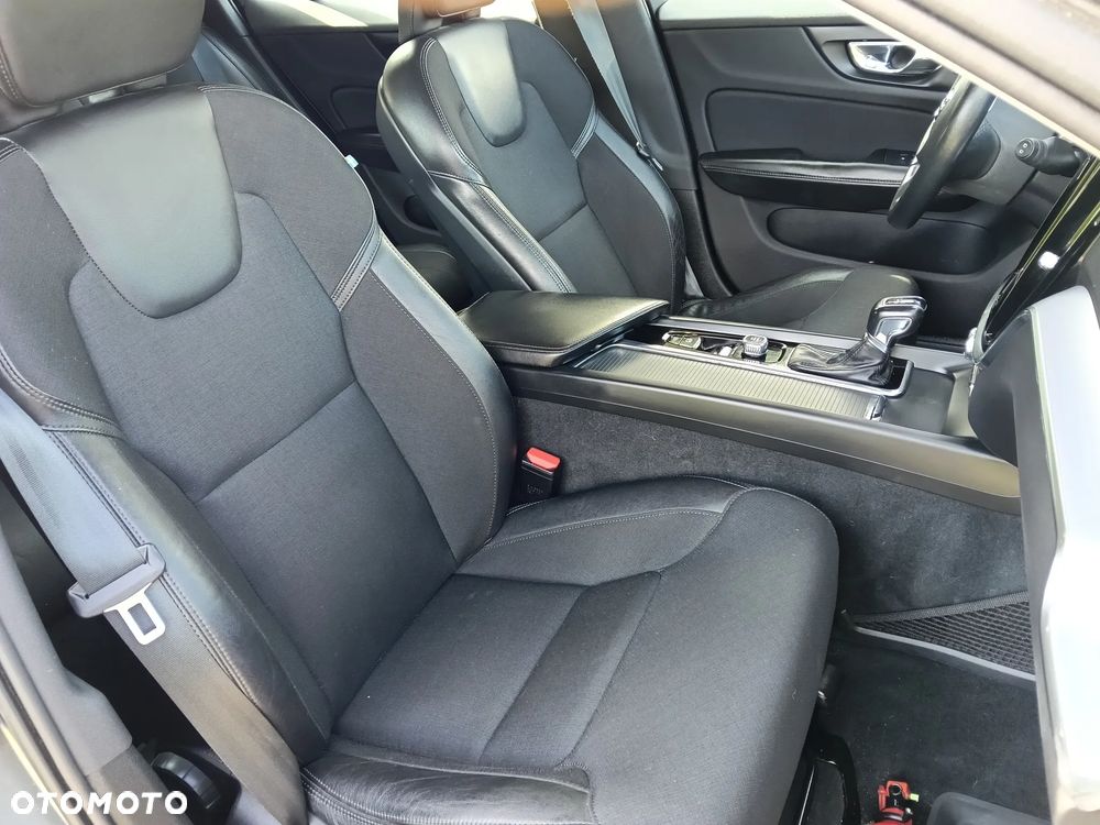 Volvo V60 Cross Country - 17