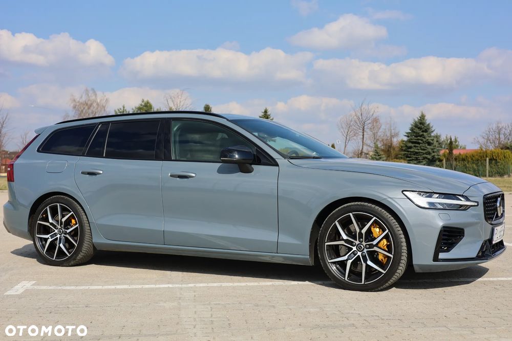 Volvo V60 T8 AWD Plus Dark - 5