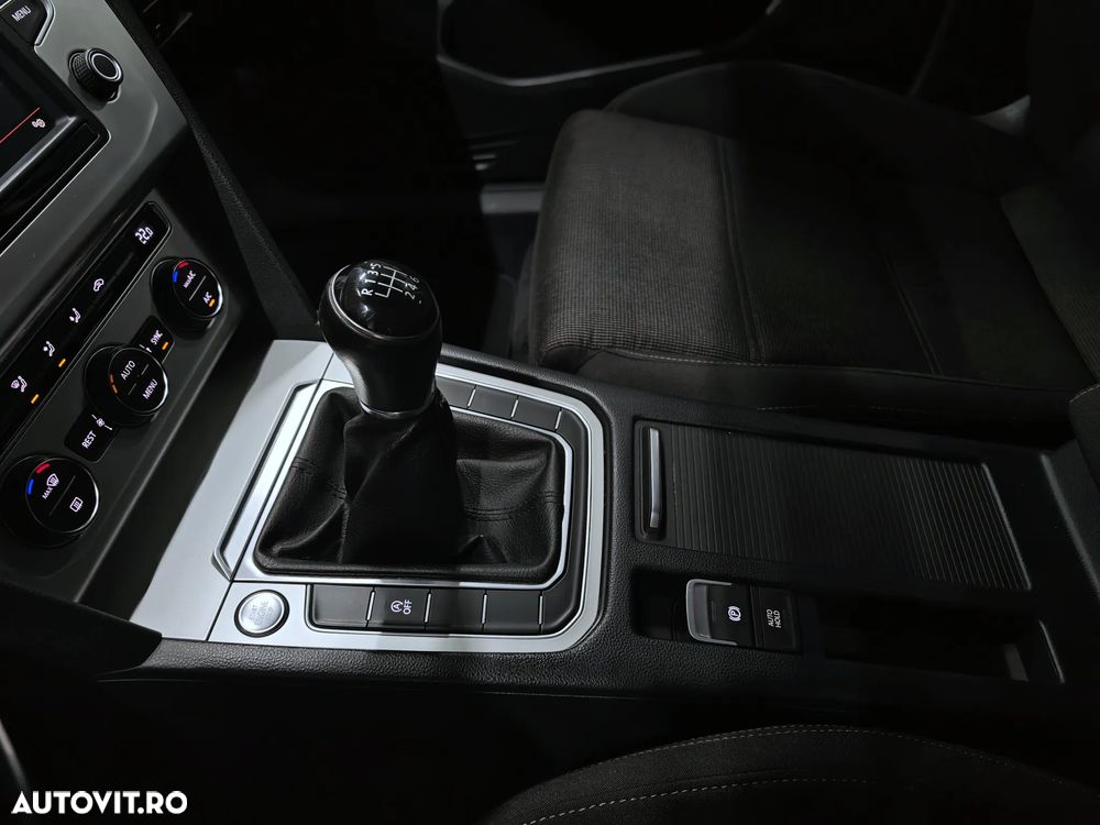 Volkswagen Passat 1.6 TDI (BlueMotion Technology) Comfortline - 21