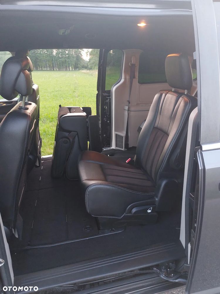 Dodge Grand Caravan - 26