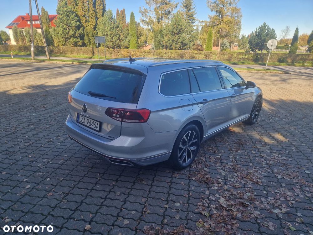 Volkswagen Passat Variant 2.0 TDI SCR DSG 4Motion Business - 11