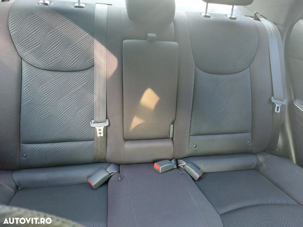 Hyundai Elantra 1.6 MPi - 3