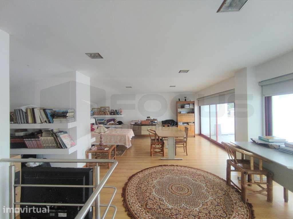 Espetacular moradia T4 com piscina - Vista Alegre - Grande imagem: 4/45