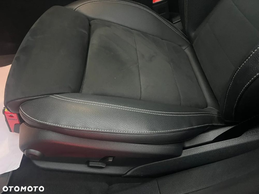 Mercedes-Benz Klasa E 200 4-Matic 9G-TRONIC - 21