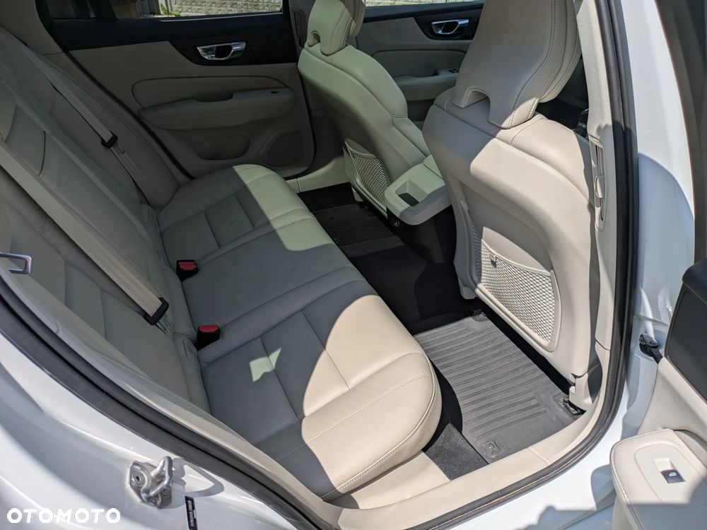 Volvo V60 T5 Geartronic Momentum Pro - 21