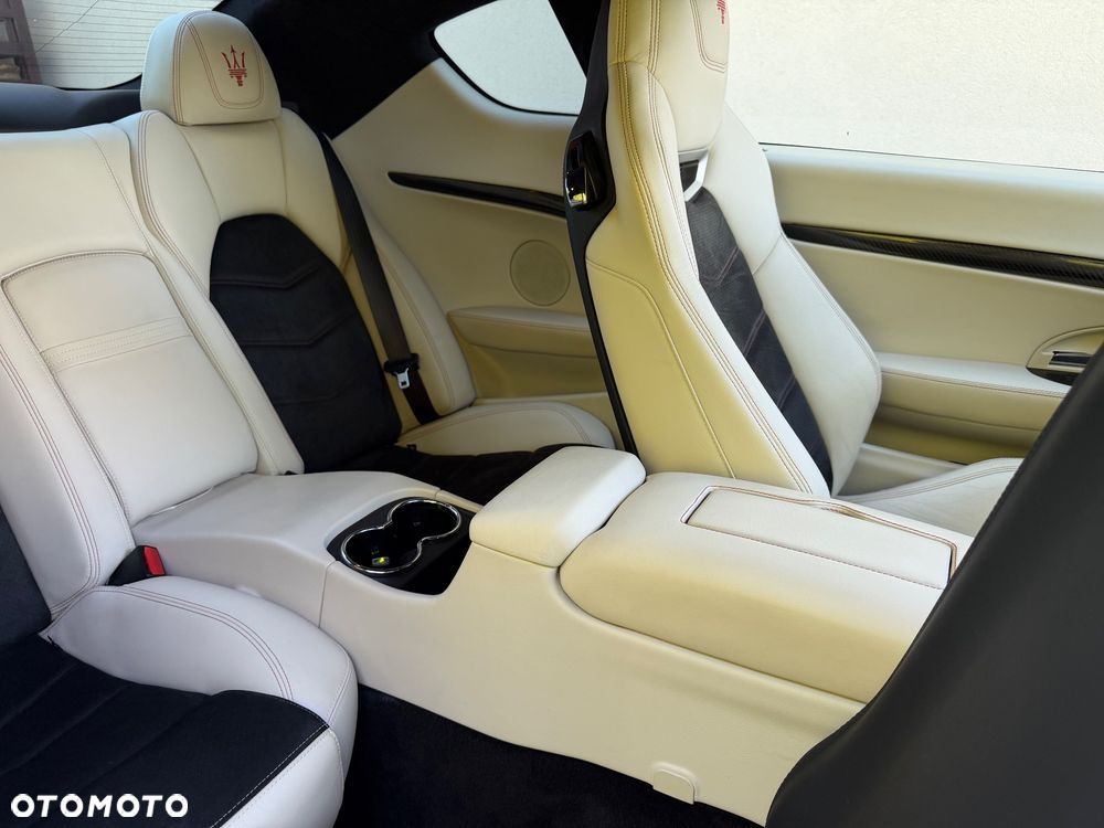 Maserati GranTurismo S Automat - 31