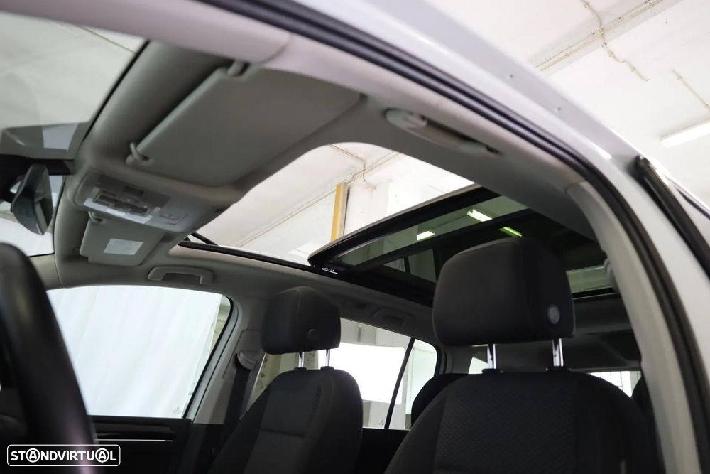 VW Touran 1.6 TDI R-Line DSG - 28
