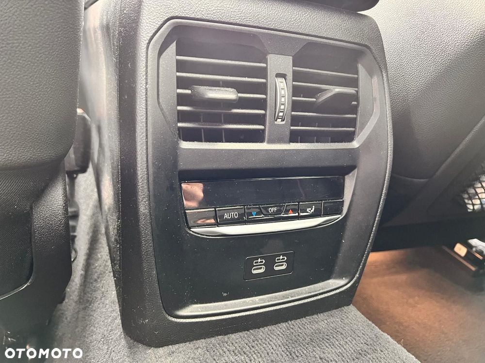 BMW Seria 3 330e PHEV xDrive M Sport - 17