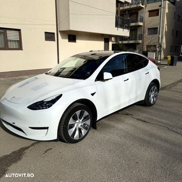 Tesla Model Y Long Range AWD - 15