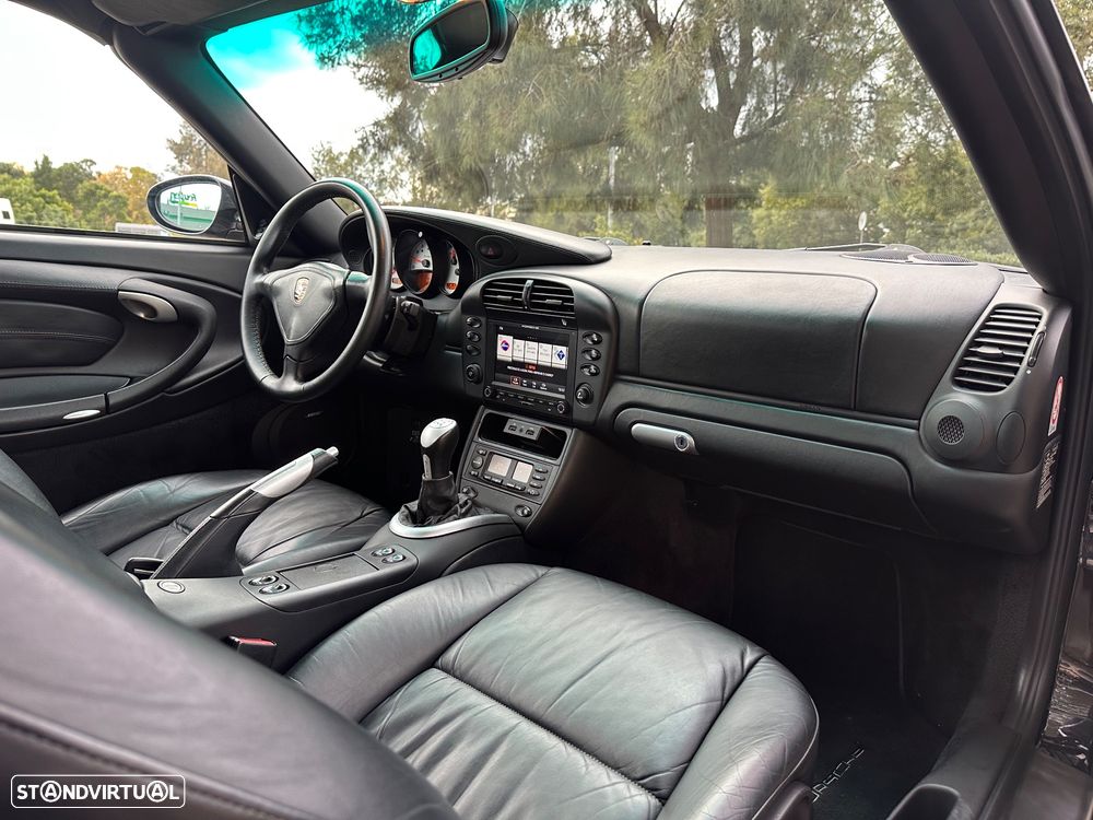 Porsche 911 (996) Turbo - 12