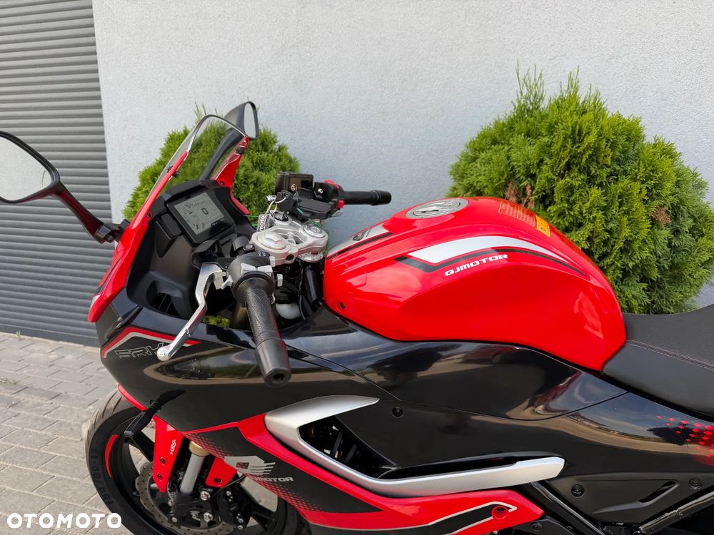 QJMOTOR SRK 125R - 38