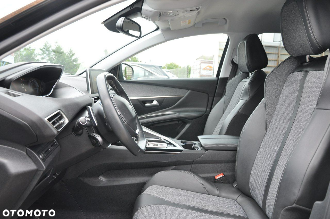 Peugeot 3008 1.2 PureTech Allure Pack S&S EAT8 - 17