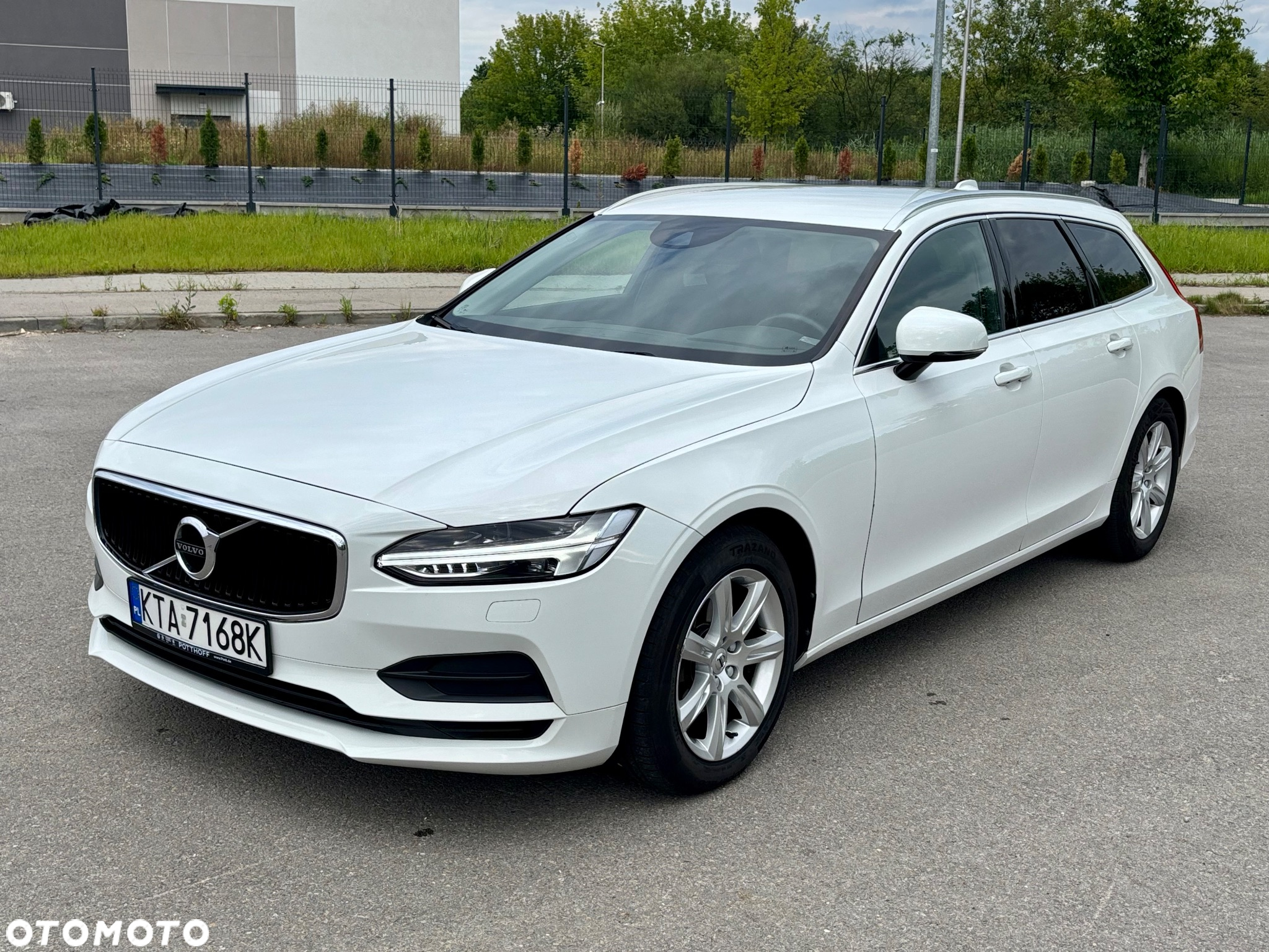Volvo V90 D4 Momentum - 3