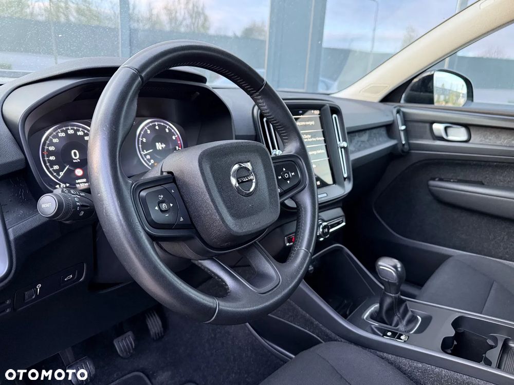 Volvo XC 40 T2 Momentum - 29