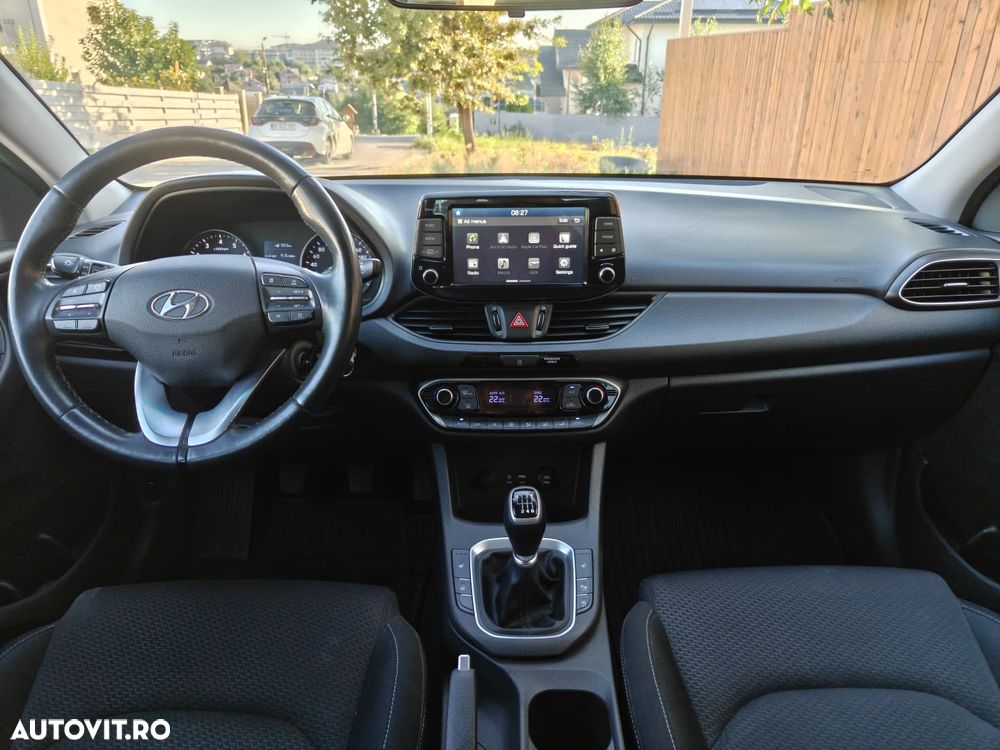 Hyundai i30 1.4 100CP 5DR M/T Highway+ - 10