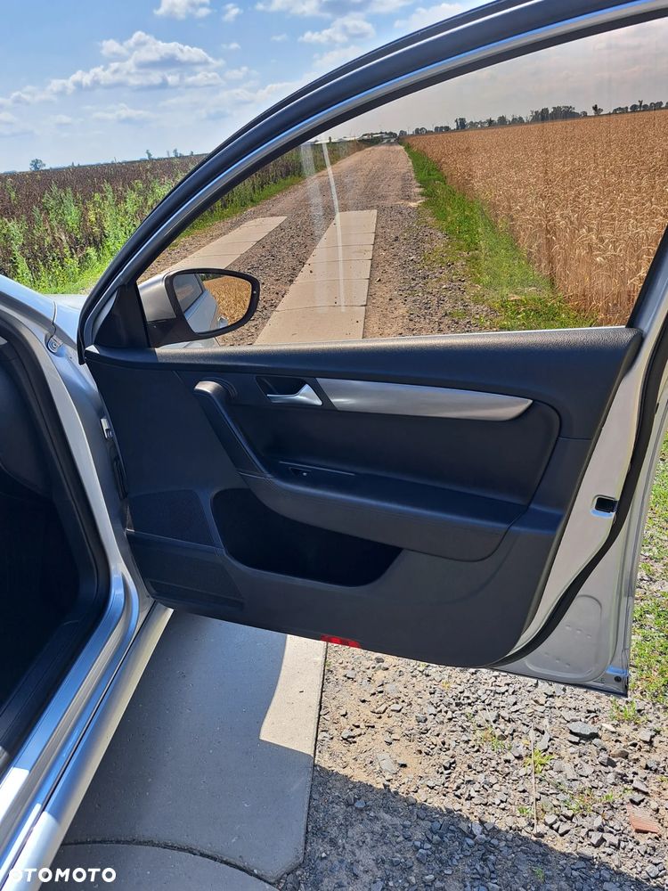Volkswagen Passat 2.0 TDI Comfortline DSG - 9