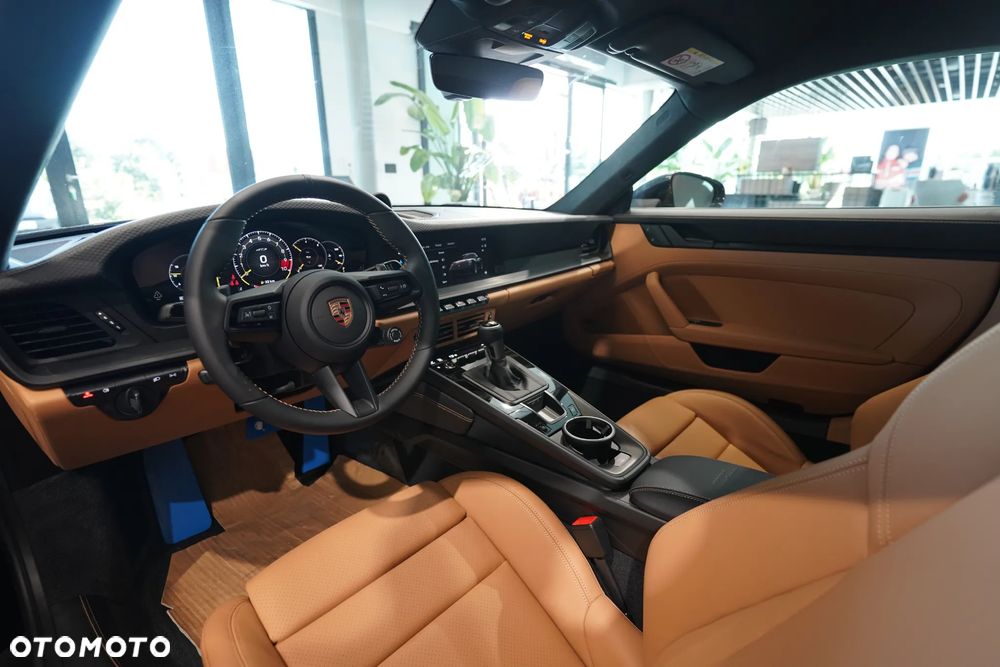 Porsche 911 GT3 Touring PDK - 8