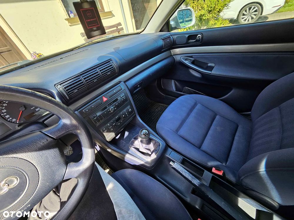 Audi A4 Limousine - 11