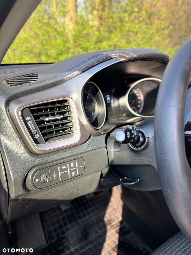 Kia Ceed 1.6 CRDi mHEV L Business Line - 19