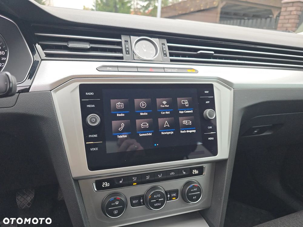 Volkswagen Passat - 11