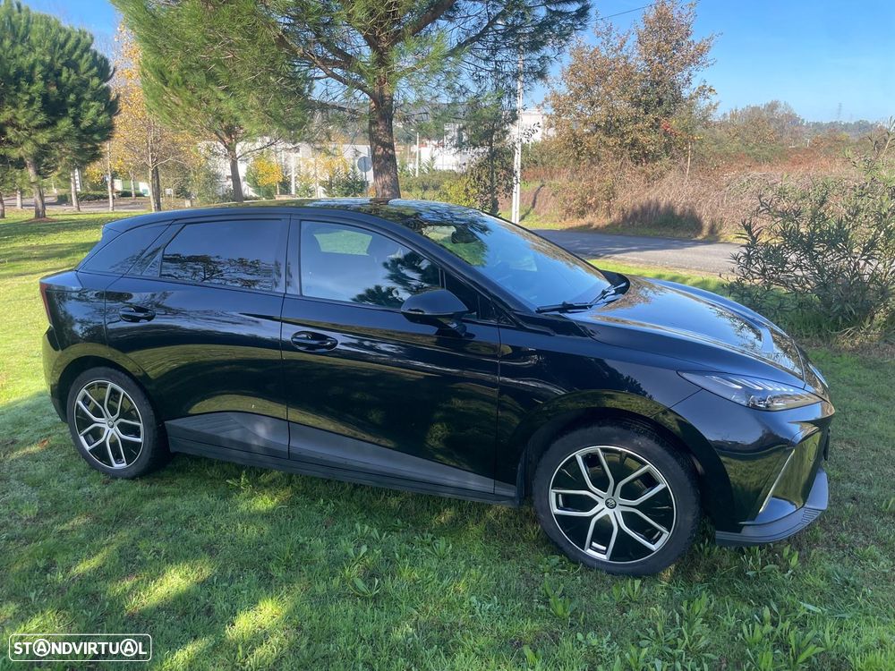 MG MG4 64 kWh Luxury - 17