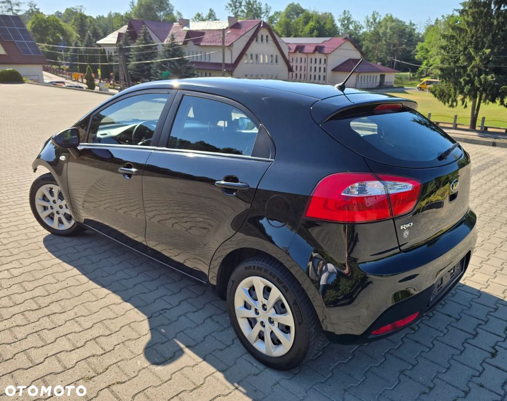 Kia Rio 1.4 L - 12