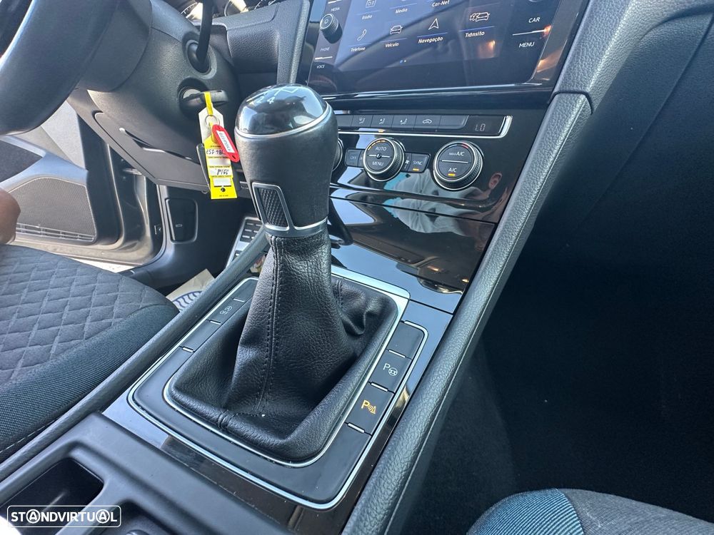 VW Golf Variant 1.6 TDi SCR IQ.DRIVE - 19