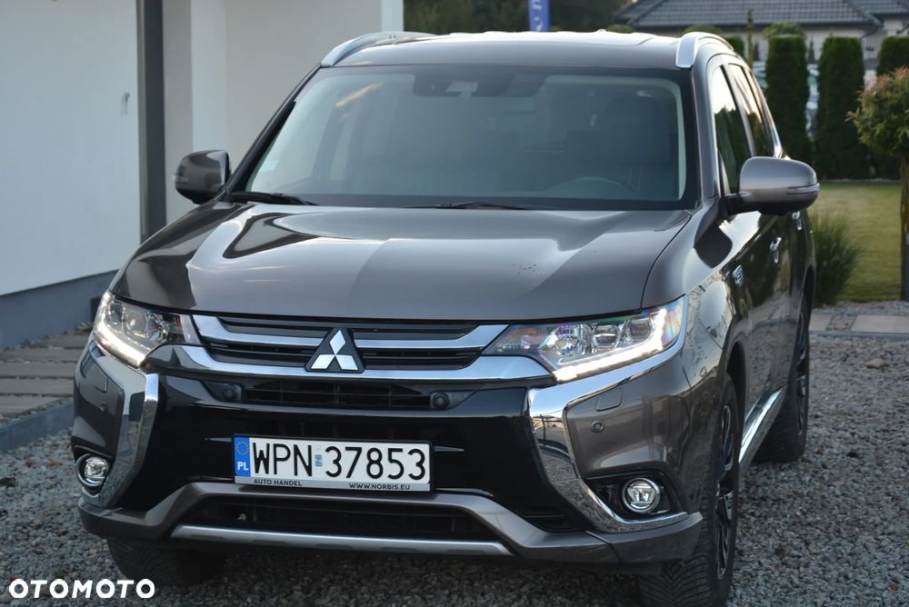 Mitsubishi Outlander 2.0 4WD Plug-In Hybrid - 11