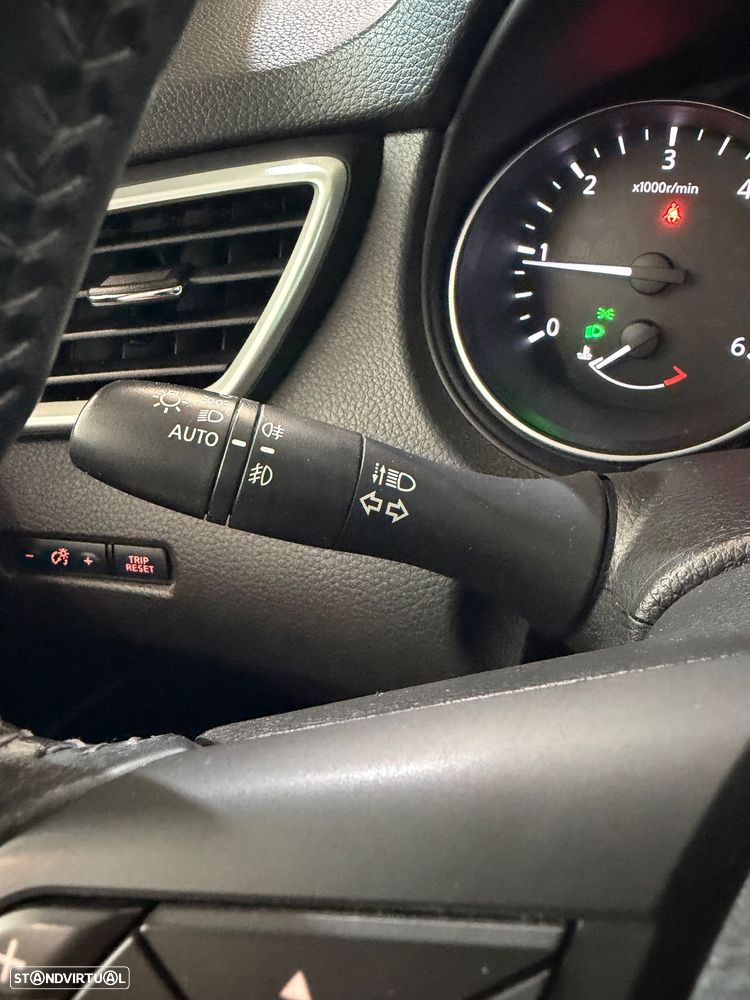 Nissan Qashqai 1.5 dCi N-Connecta J18+Led - 17
