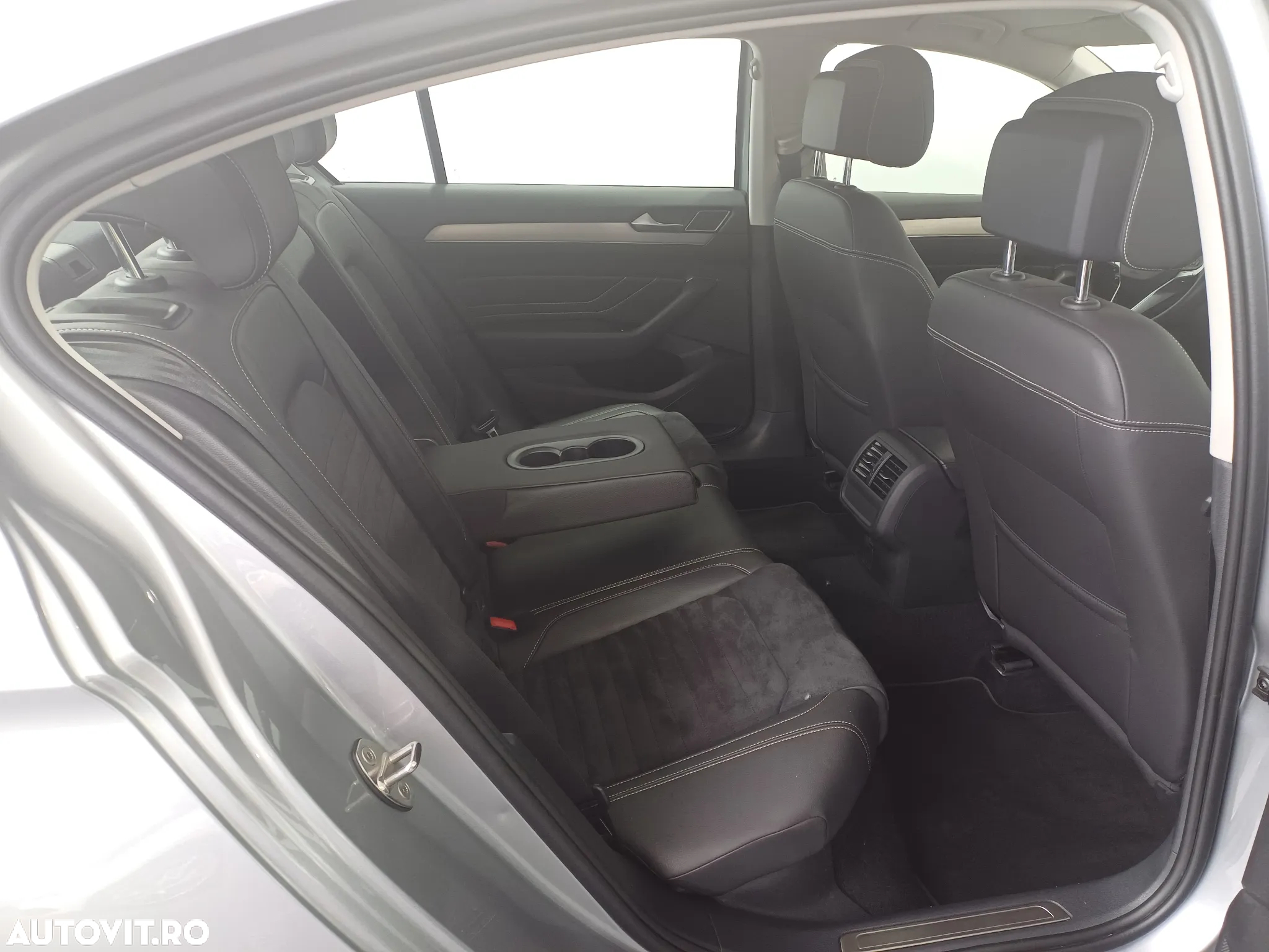 Volkswagen Passat 2.0 TDI DSG Highline - 31