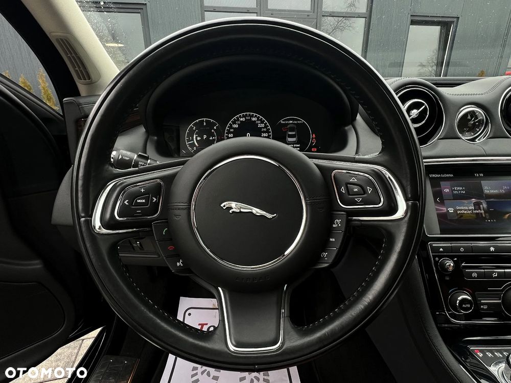 Jaguar XJ 3.0 D V6 Premium Luxury - 24