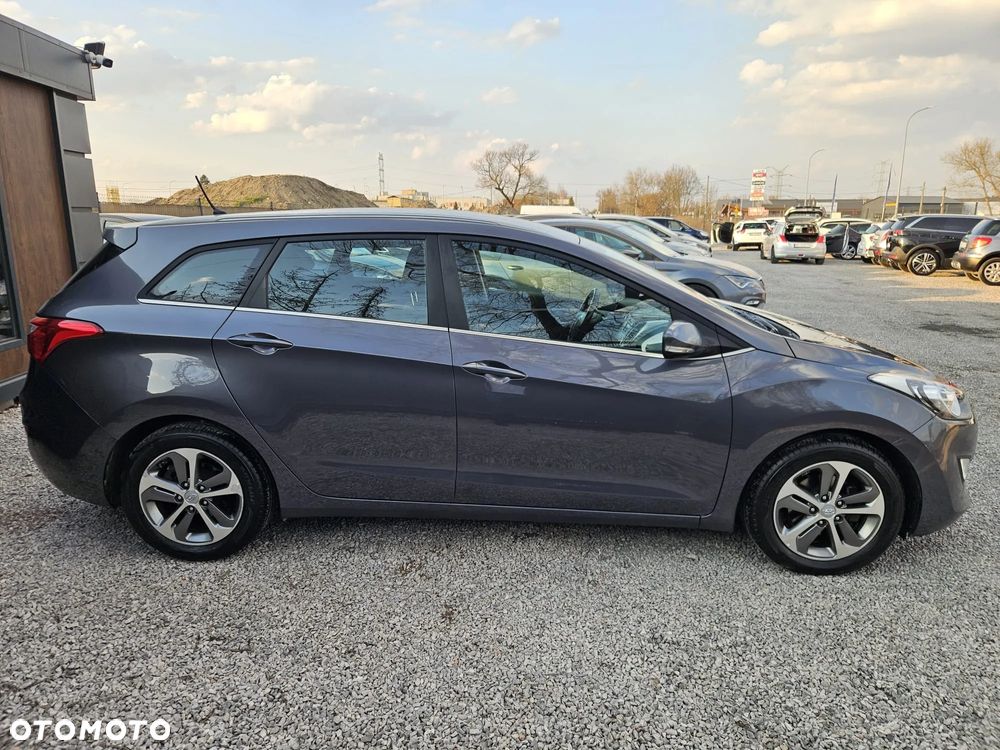 Hyundai i30 blue Kombi 1.6 CRDi Style - 13