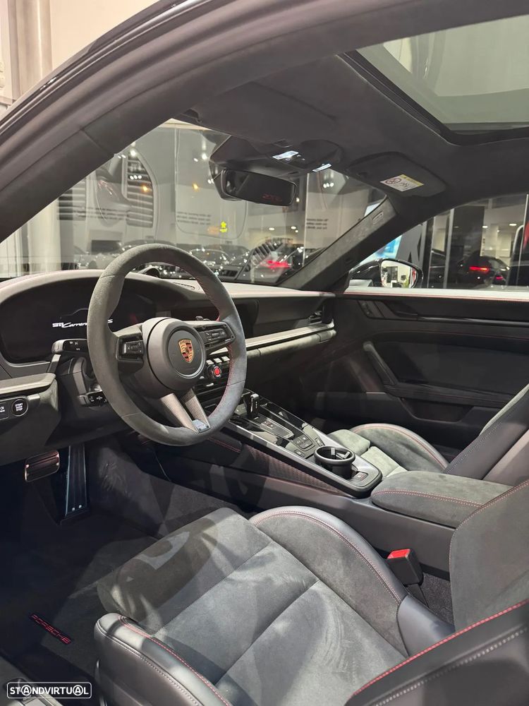 Porsche 911 (992) - 8